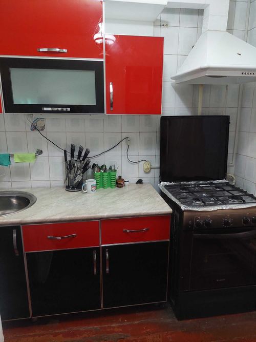 4-room apartment for rent with furniture and appliances, price 700 USD.