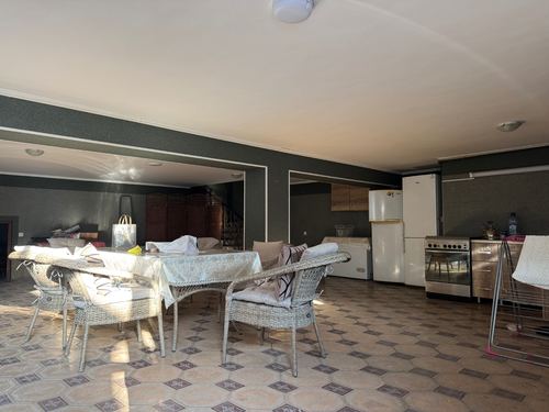 For sale: a house with 8 sotok land in Yashnabad district.