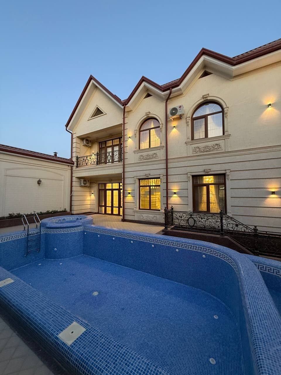 8-xonali uy, 600 m², Toshkent, Yakkasaroy tumani, sotuvga