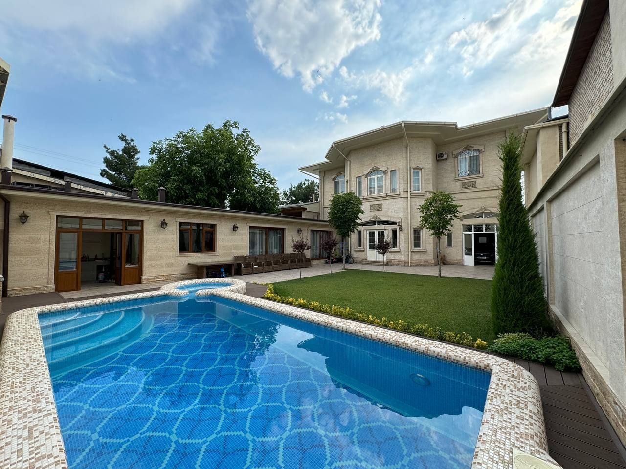 8-комнатный дом, 600 м², Ташкент, Юнусабадский район, на продажу