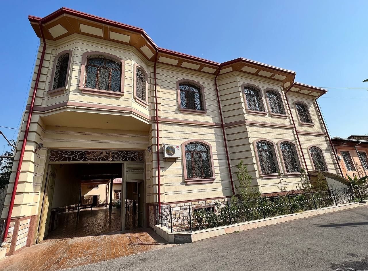 12-xonali uy, 1000 m², Toshkent, Mirzo Ulug‘bek tumani, sotuvga