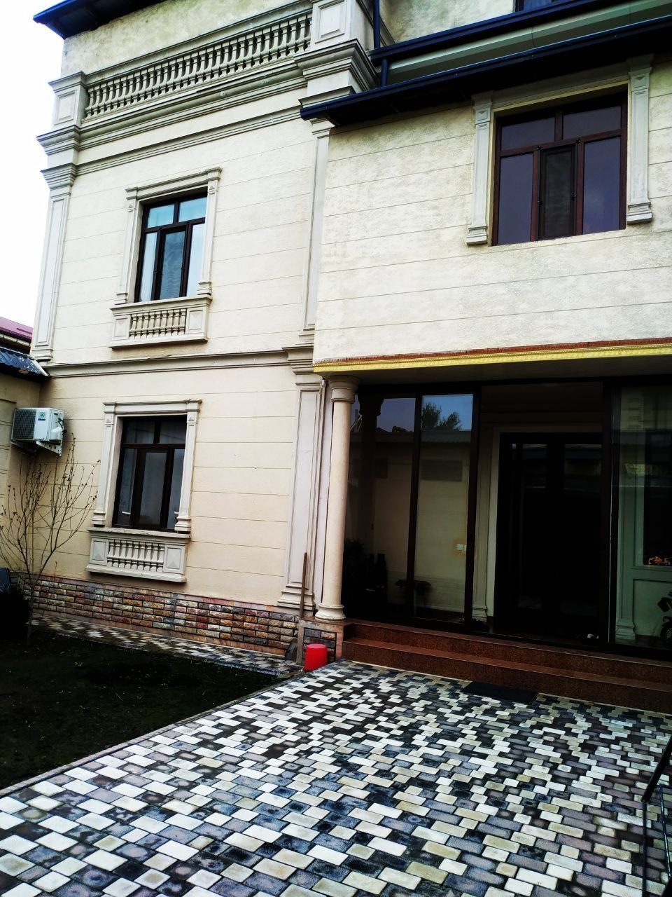9-xonali uy, 300 m², Toshkent, Sergeli tumani, sotuvga