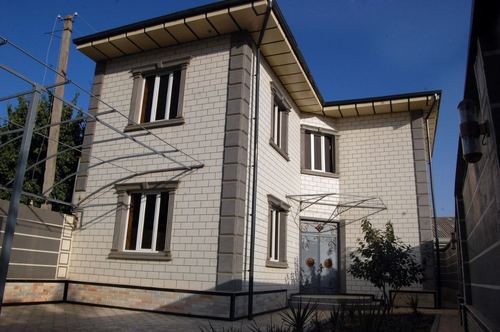 House for sale near the Square in Yashnabad