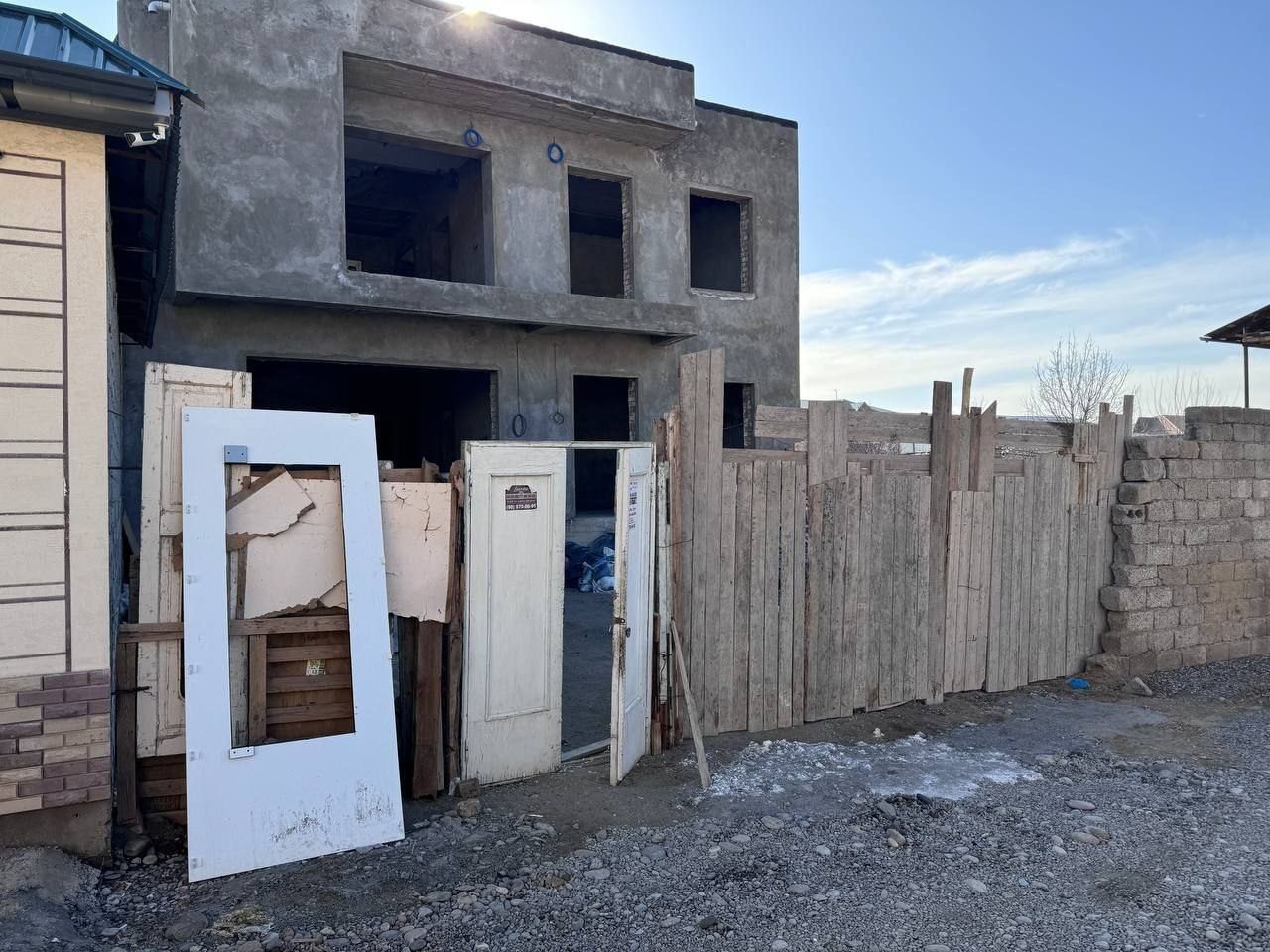 6-xonali uy, 300 m², Toshkent, Sergeli tumani, sotuvga