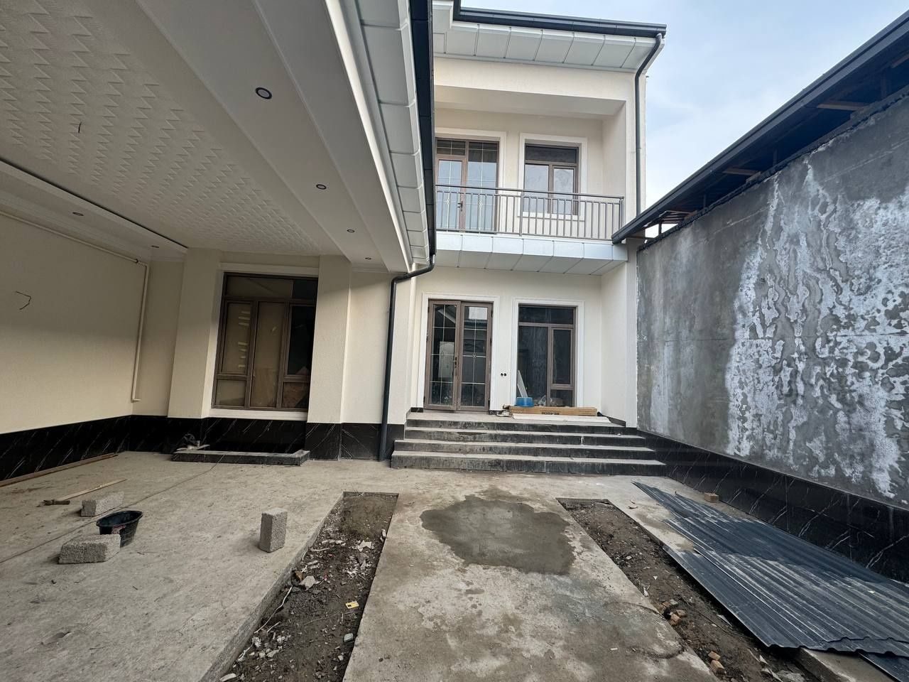 8-xonali uy, 2200 m², Toshkent, Sergeli tumani, sotuvga