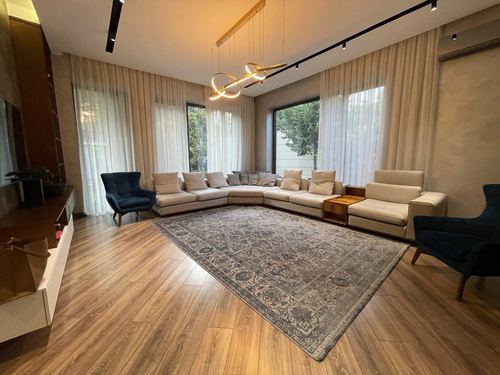 Tashkent City, Gardens residential complex. Luxurious 4-room apartment for rent in a new building.