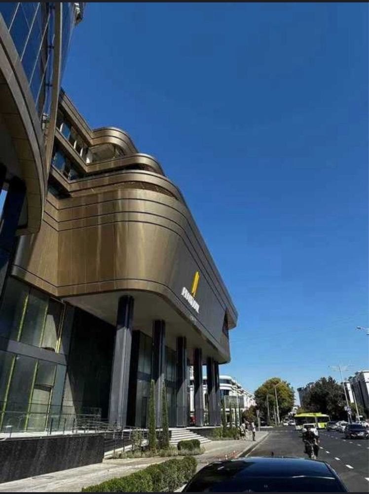 Piramit Mall'da 148 kv.m., 2-qavatda premium tijorat binosi ijaraga beriladi