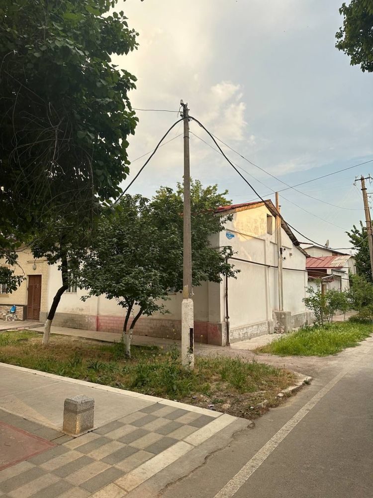 Yo'l bo'yida burchakli 3,3 sotix yer uchastkasi