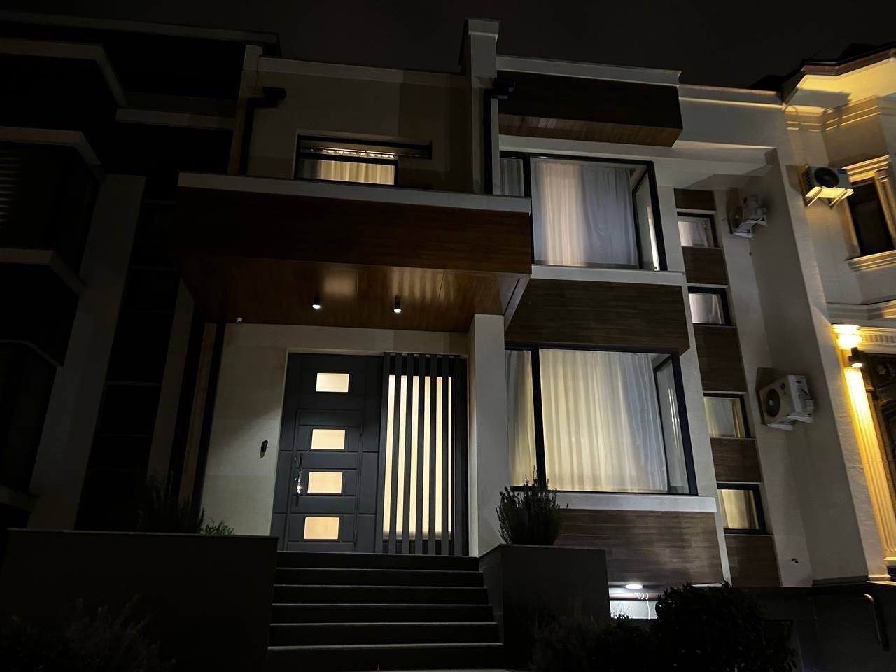 6-комнатный таунхаус, 300 м², Ташкент, Юнусабадский район, в аренду