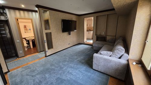 For rent: My own 1-room apartment (converted from 2 rooms) in Yunusabad, 4th quarter, 39th house, near Sezam. No agents.