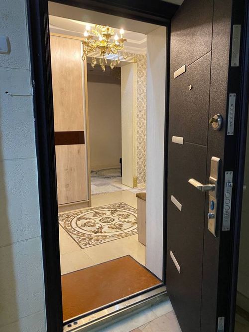 URGENT! Yunusobod, 4th quarter, Zarafshon residential complex, 4-room apartment for sale.
