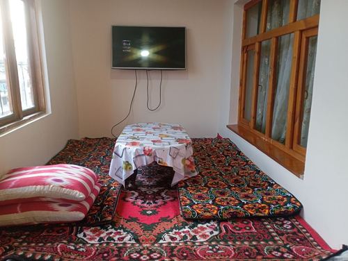 Urgent sale: 2-room apartment in Qoraqamish, 2/5 floor, 55,000 USD.