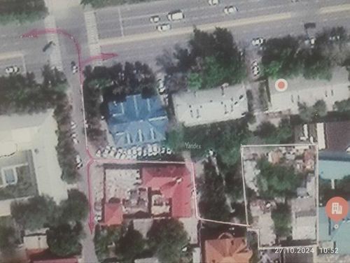 Участок 13 соток, закрытый двор, не окружён высотными домами
