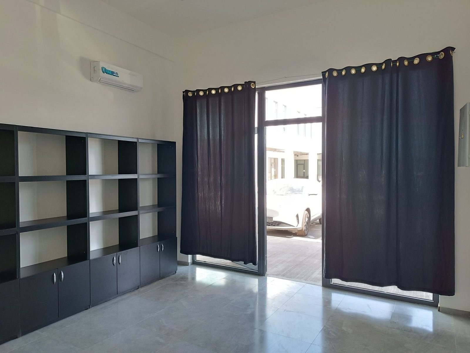 Index bozorida do'kon, ofis sotaman (mulk egasi)