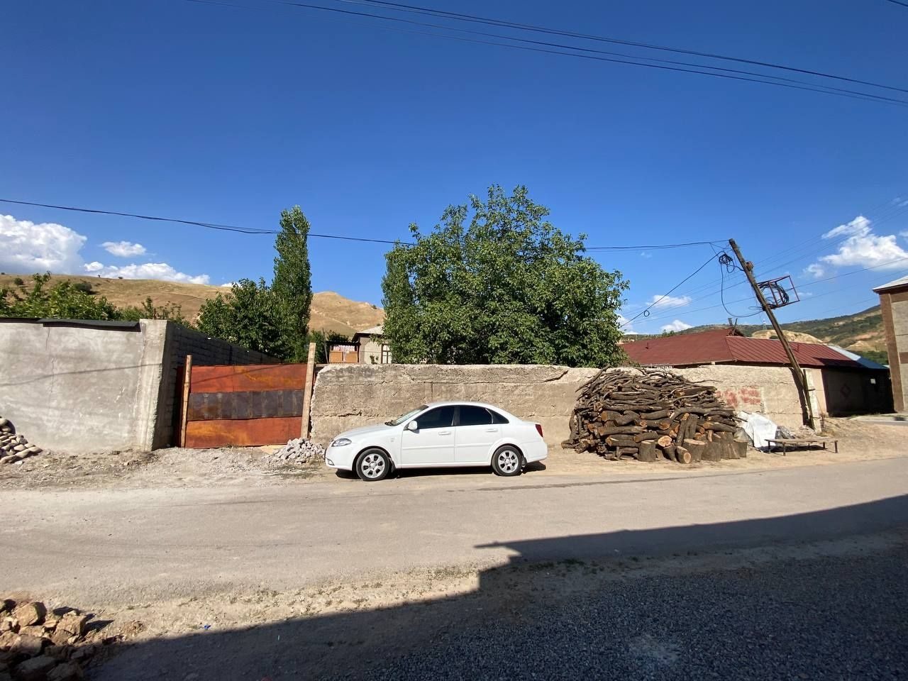 Xumsonda 4 sotix yer sotiladi