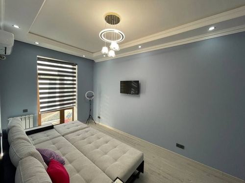 Urgent sale: 1-room apartment in Qoraqamish with euro renovation, furniture + appliances