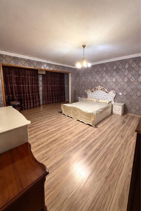 5-room apartment for sale in the city center (two apartments combined)