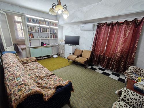 C5, one room converted into two