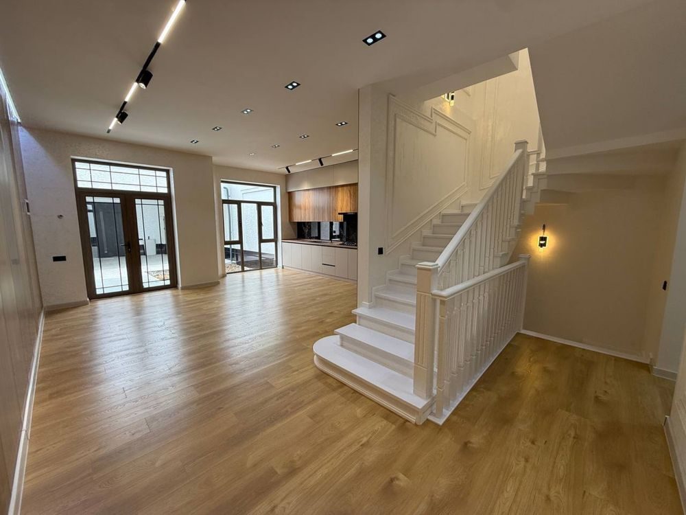 6-комнатный коттедж, 1800 м², Ташкент, Чиланзарский район, на продажу