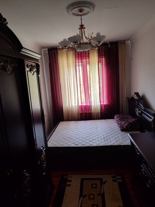 4-room clean, tidy house