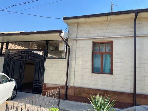 House in an elite mahalla near the Polish Embassy