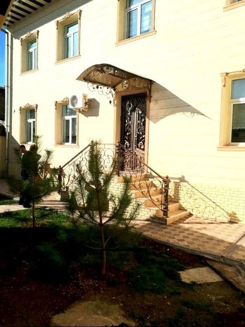 2-story house for rent near Ala-Too Bazaar, Minor metro station
