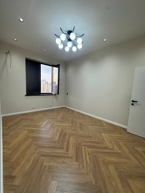 Qorasaroy, urgent sale 3-room apartment
