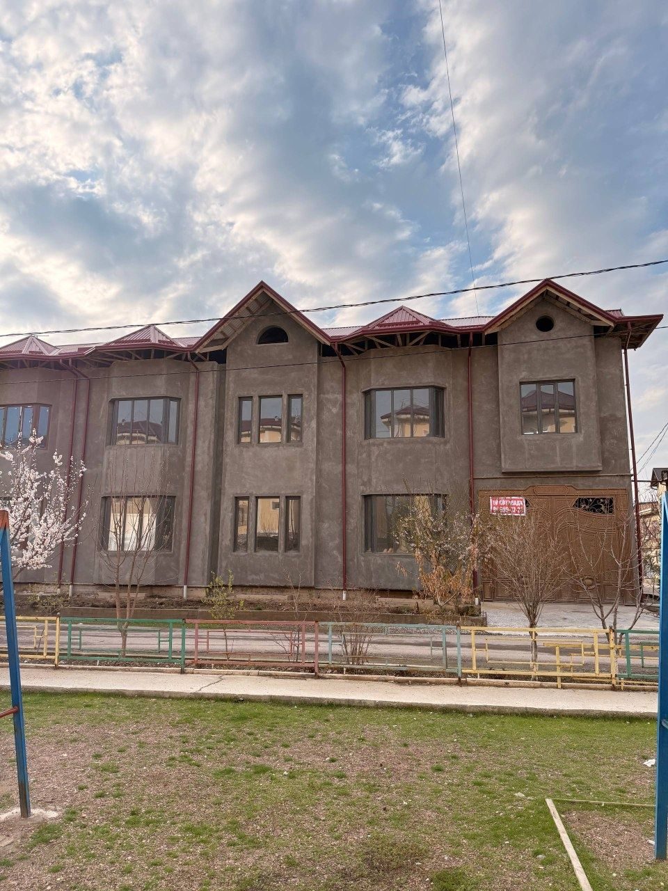13-xonali uy, 500 m², Toshkent, Sergeli tumani, sotuvga