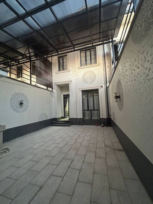 Ready to move in, 3-story cottage with euro renovation