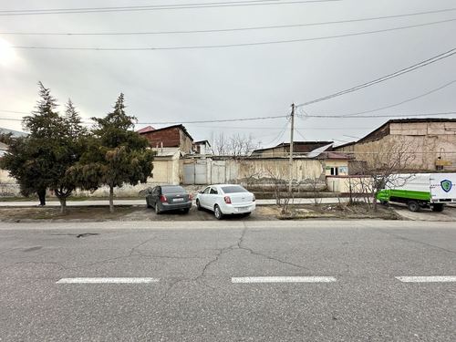 2.2 sotix yard for sale on the road