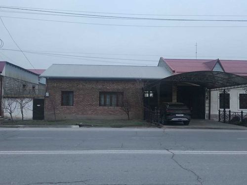 Residential house + plot for business