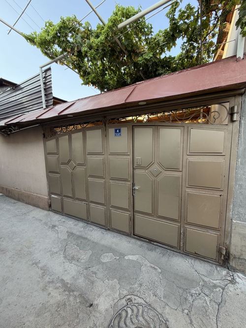 Chorsu Koshtut courtyard for sale