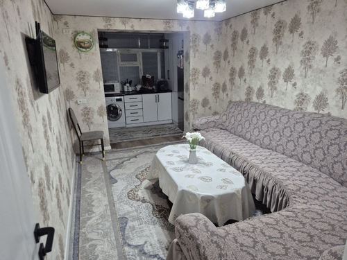 3 xonalik kvartira 1 etajda hamma sharoitlari bor kondisioneri bilan.