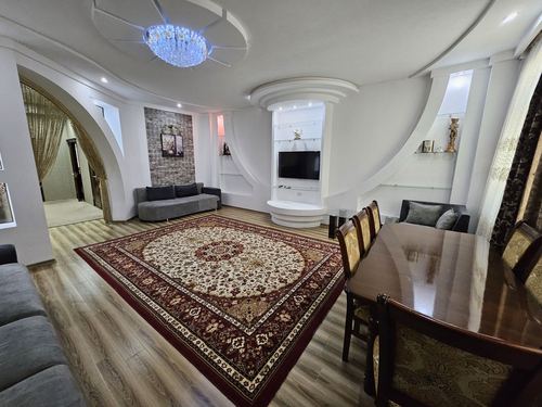 Сдаётся люкс квартира в центре города ул .Мирзо  Улугбек