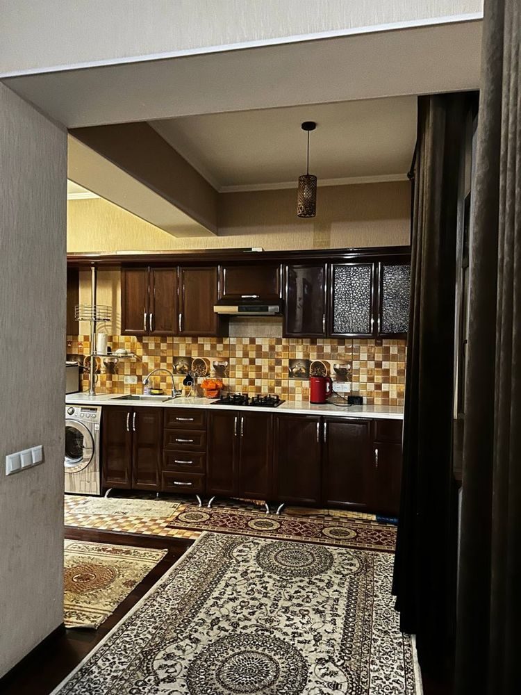 3-комнатная квартира, 130 м², Бухара, в аренду