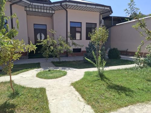 5-комнатный дом, 700 м²