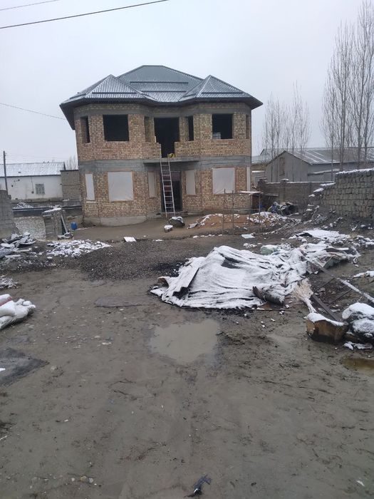 8-xonali uy, 700 m², Джамбай, sotuvga