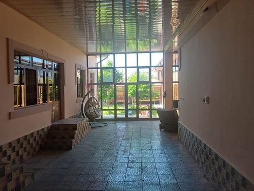 9-комнатный дом, 700 м²