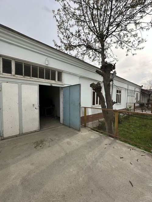 8-xonali uy, 1200 m²