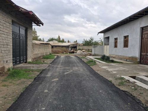 Jomboy markaziga tutash hududdan 10 sotok yer uchastkasi sotiladi
