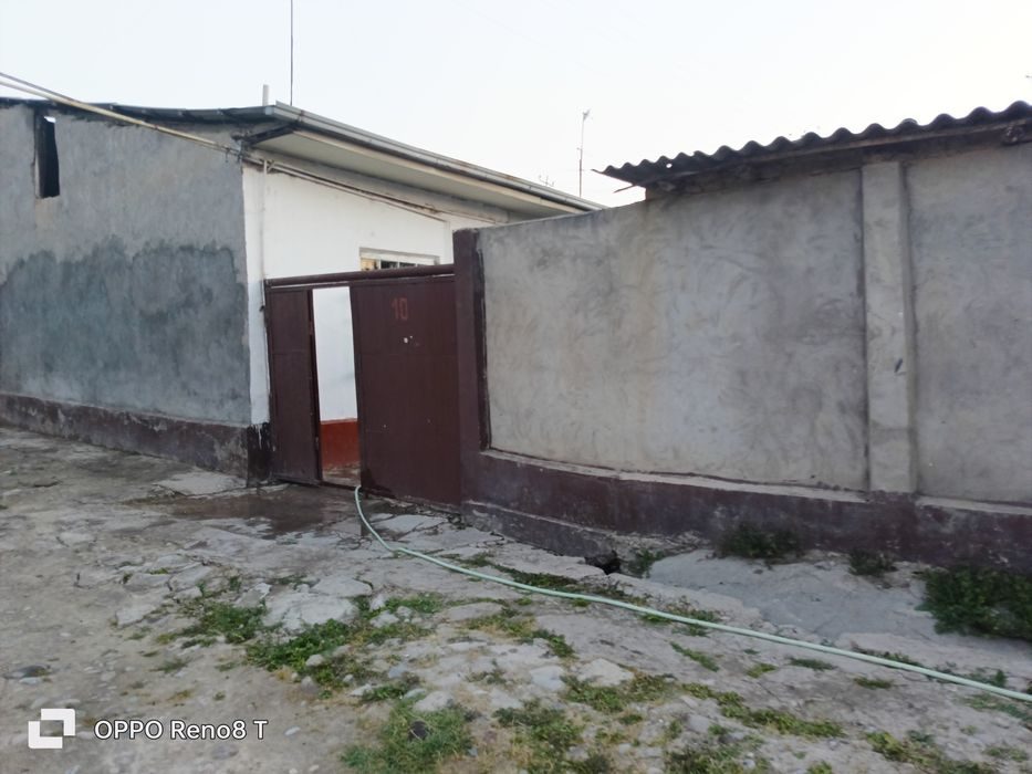 6-room house, 3500 m², Zarafshan, for sale