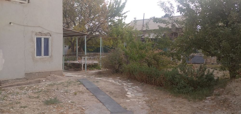 3-room dacha, 900 m², Zarafshan, for sale