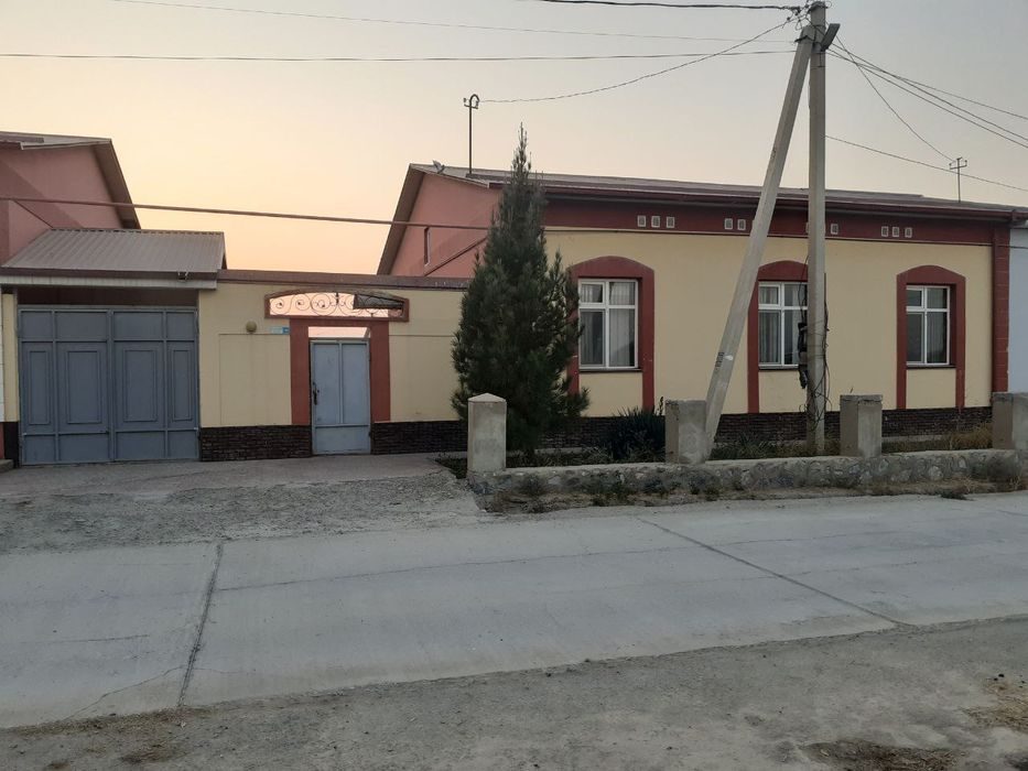 4-комнатный коттедж, 900 м², Кармана, на продажу