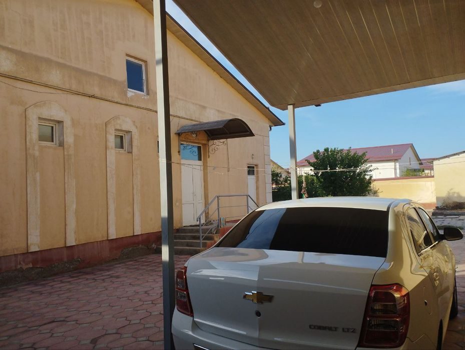 4-xonali uy, 600 m², Кармана, sotuvga