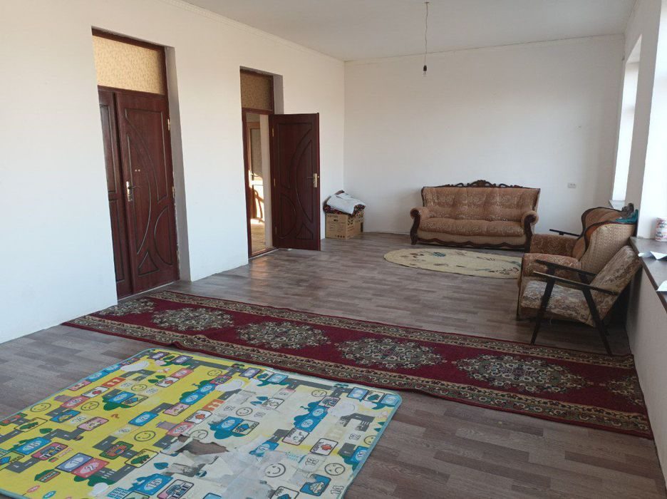 5-xonali uy, 200 m², Кармана, sotuvga