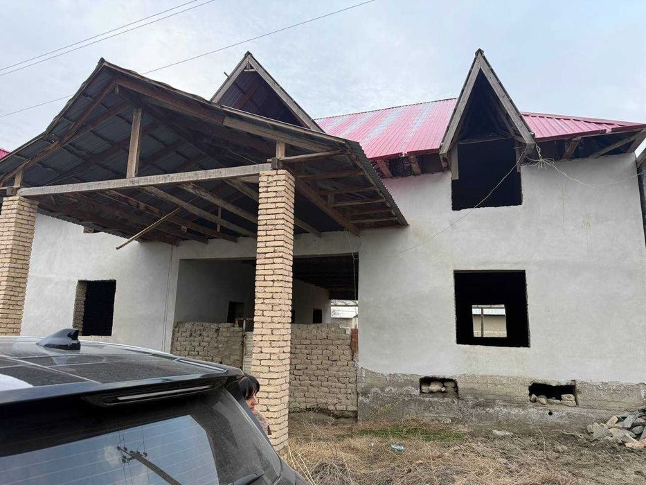 7-xonali uy, 10000 m², Кармана, sotuvga