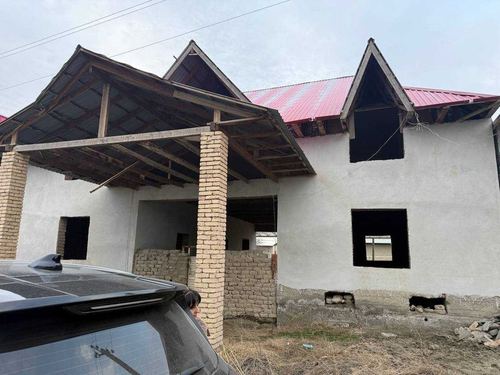 7-xonali uy, 10000 m²