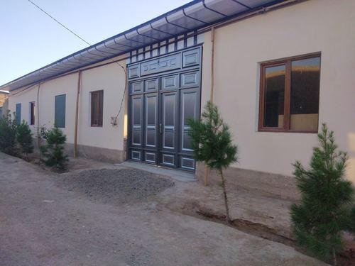 7-xonali uy, 900 m²