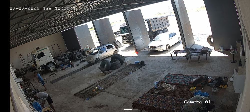 Ишлаб турган грузовой автосервис сотилади. 45 сотих ер майдони билан.