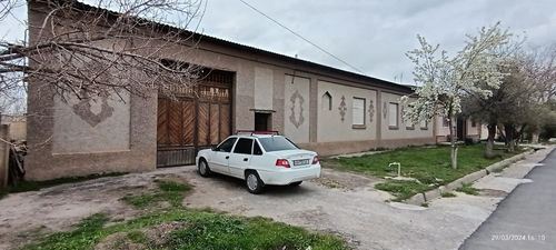 12-xonali uy qismi, 1200 m²